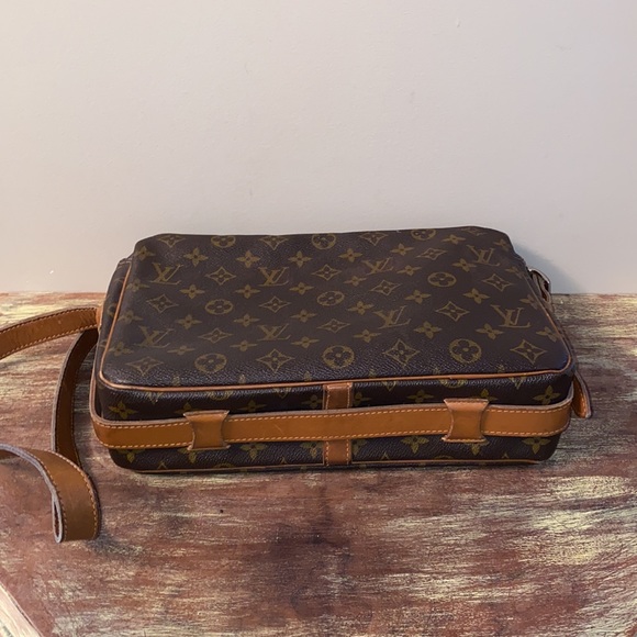 Rare Authentic Louis Vuitton Paris bag - Picture 4 of 14